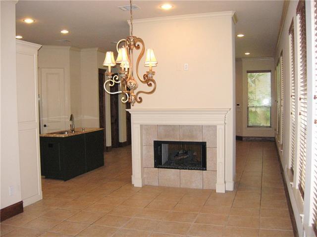 Building Photo - 3720 W Beverly Dr