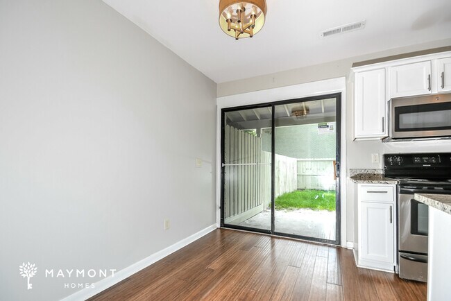 Foto del edificio - 1321 Mathis Ferry Rd