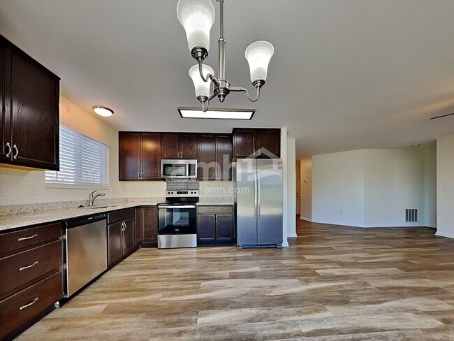 Building Photo - 730 Emerald Dr
