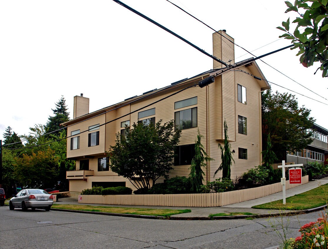 Primary Photo - Green Lake Townhouses