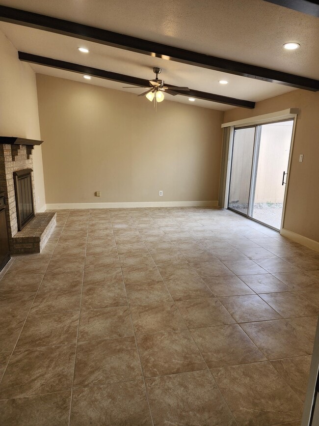 Building Photo - 410 Yorktown Ln