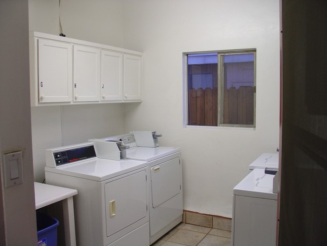Building Photo - 5926 Camellia Ave