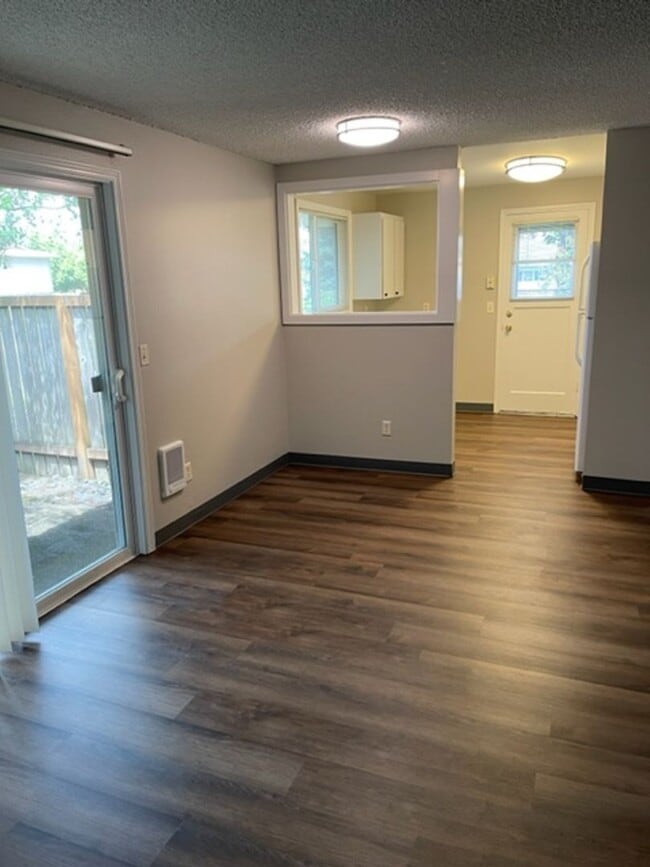 Building Photo - ALK - Iron Horse Duplex