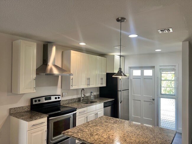 Building Photo - 1900 S Kanner Hwy