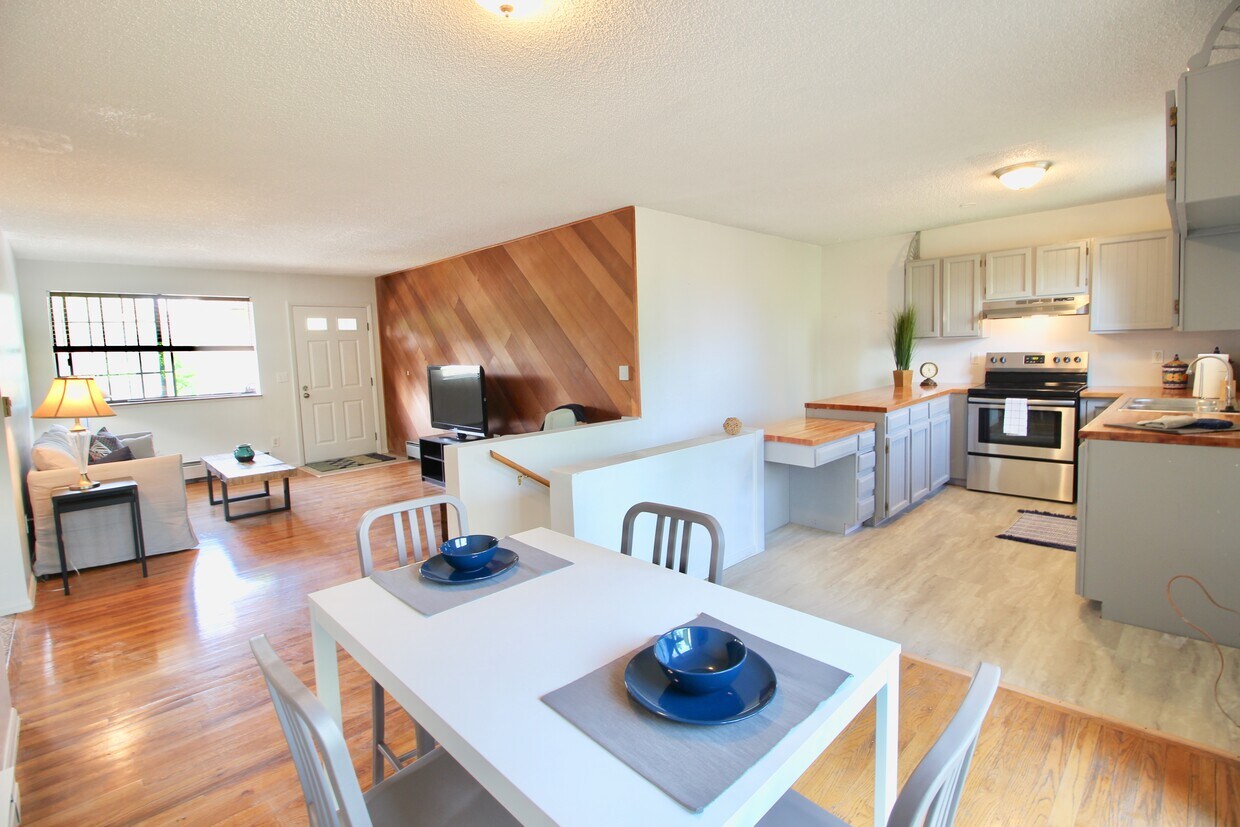 Foto principal - 2585 Quay St