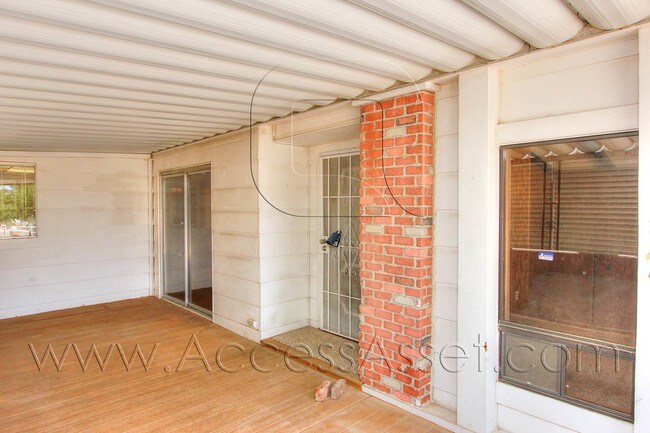 Building Photo - 8390 Arrowhead Lake Rd