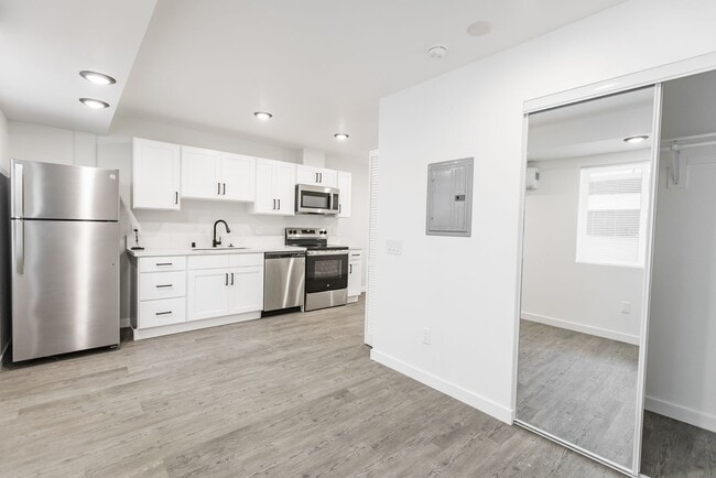 Interior Photo - 18424 Halsted Avenue