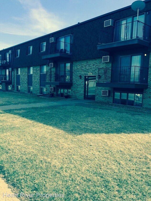 Primary Photo - 679 19th St W