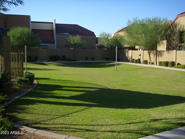 Building Photo - 1015 S Val Vista Dr