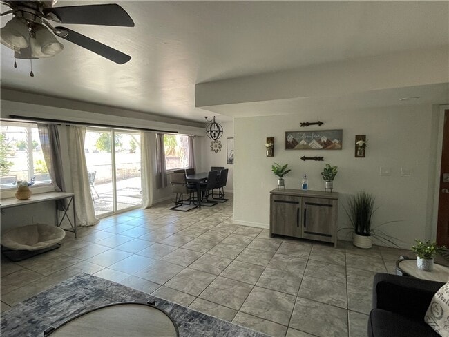 Foto del edificio - 2677 Country Club Dr