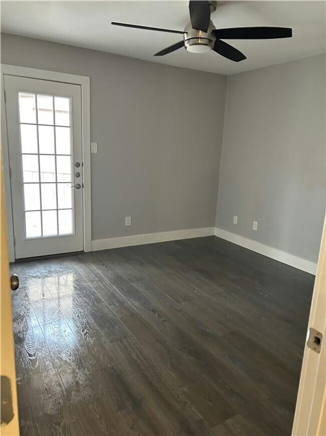 Foto del edificio - 10101 S Gessner Rd