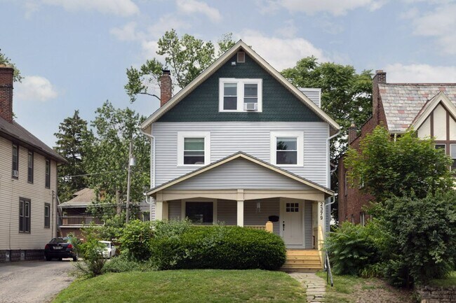 Building Photo - 2379 Summit St