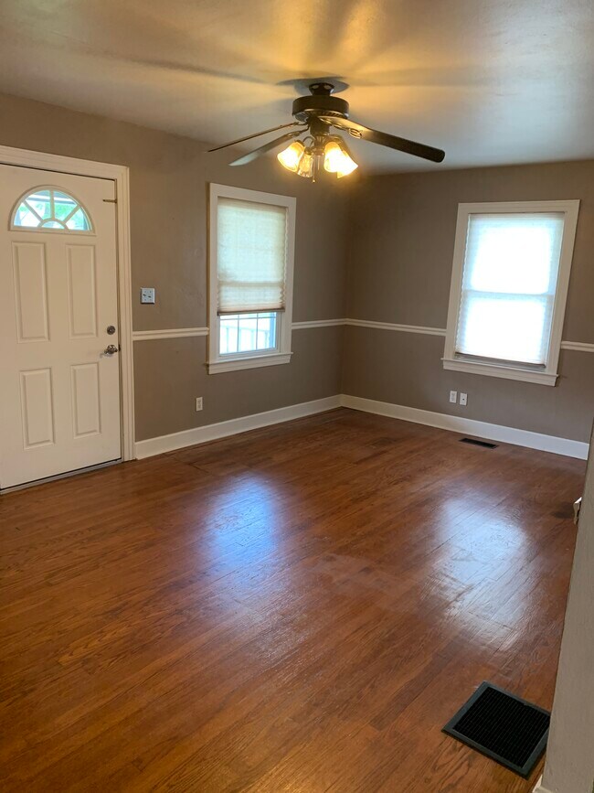 Building Photo - 308 Village Dr