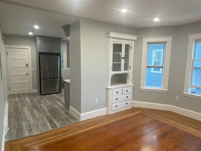 Building Photo - 811 Somerville Ave