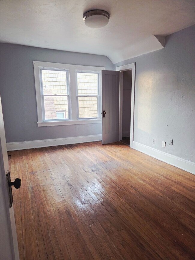 Building Photo - Beautiful Home Waiting To Be Occupied By You