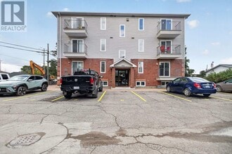 Building Photo - 902 Notre-Dame St