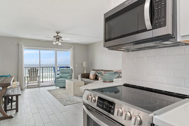 Building Photo - 8743 Thomas Dr