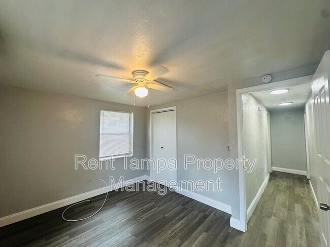 Building Photo - 1026 1/2 19th St S Apt A