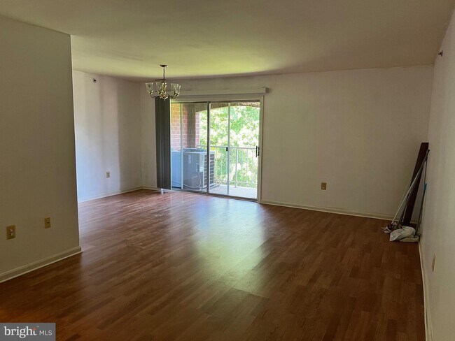 Foto del edificio - 4102 Chardel Rd