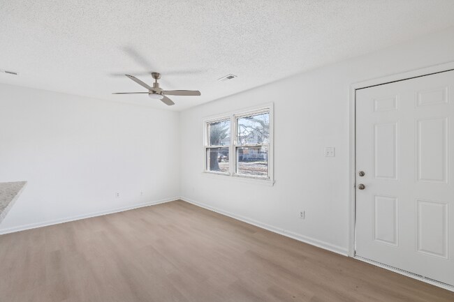 Foto del edificio - 1436 W 27th St
