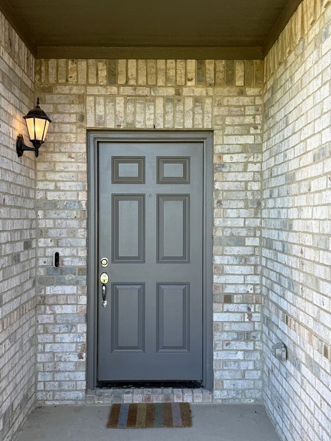 Building Photo - Spacious 5BR House in Pilot Point