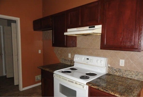 Foto del edificio - 8139 Justin Rd N