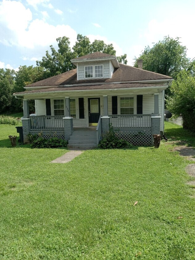 Foto principal - 2106 Staunton Ave NW