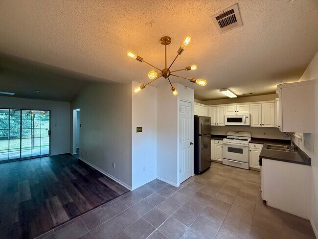 Foto del edificio - 1015 Allyson Ave