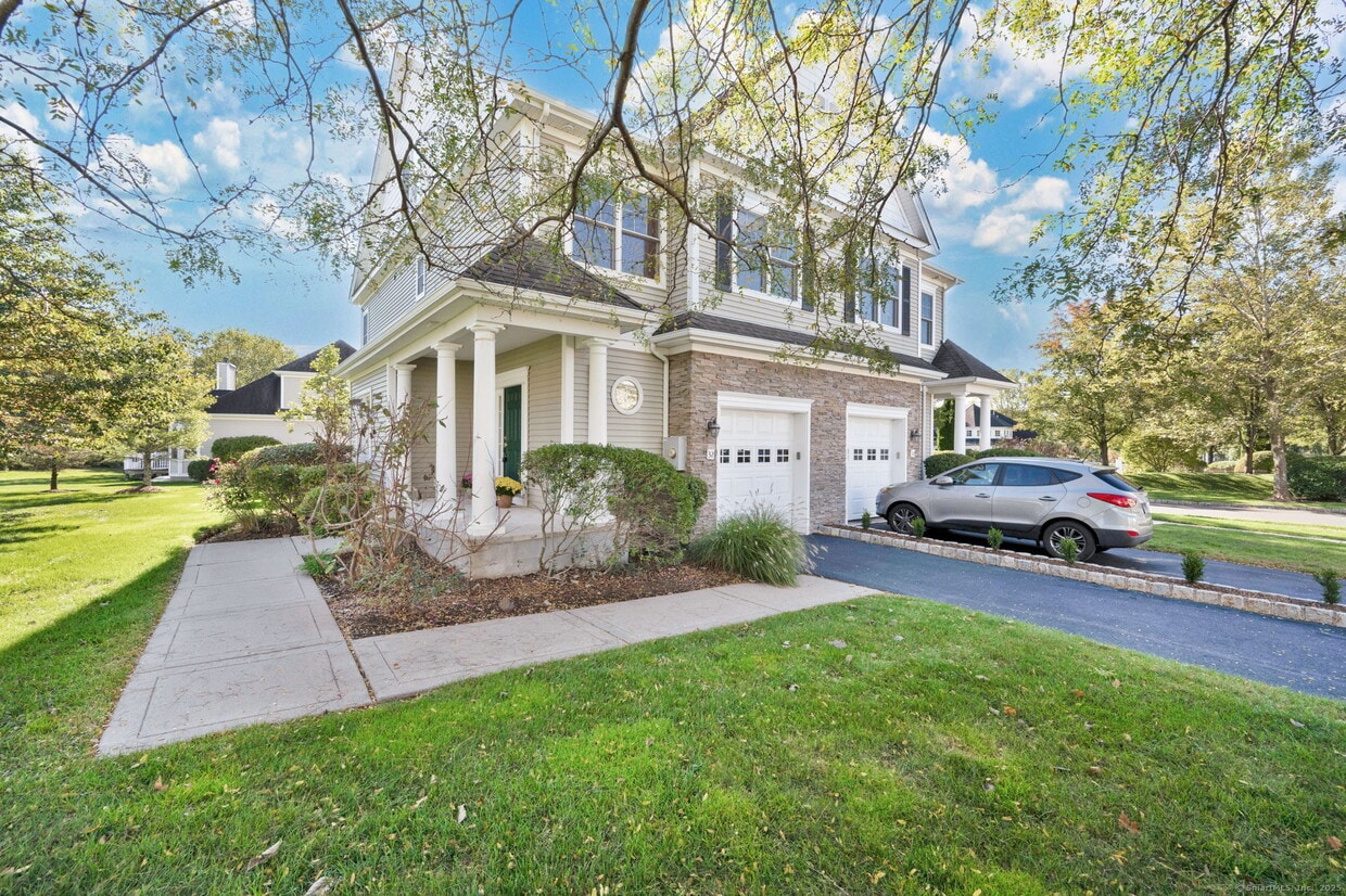 Primary Photo - 32 Bay Hill Dr