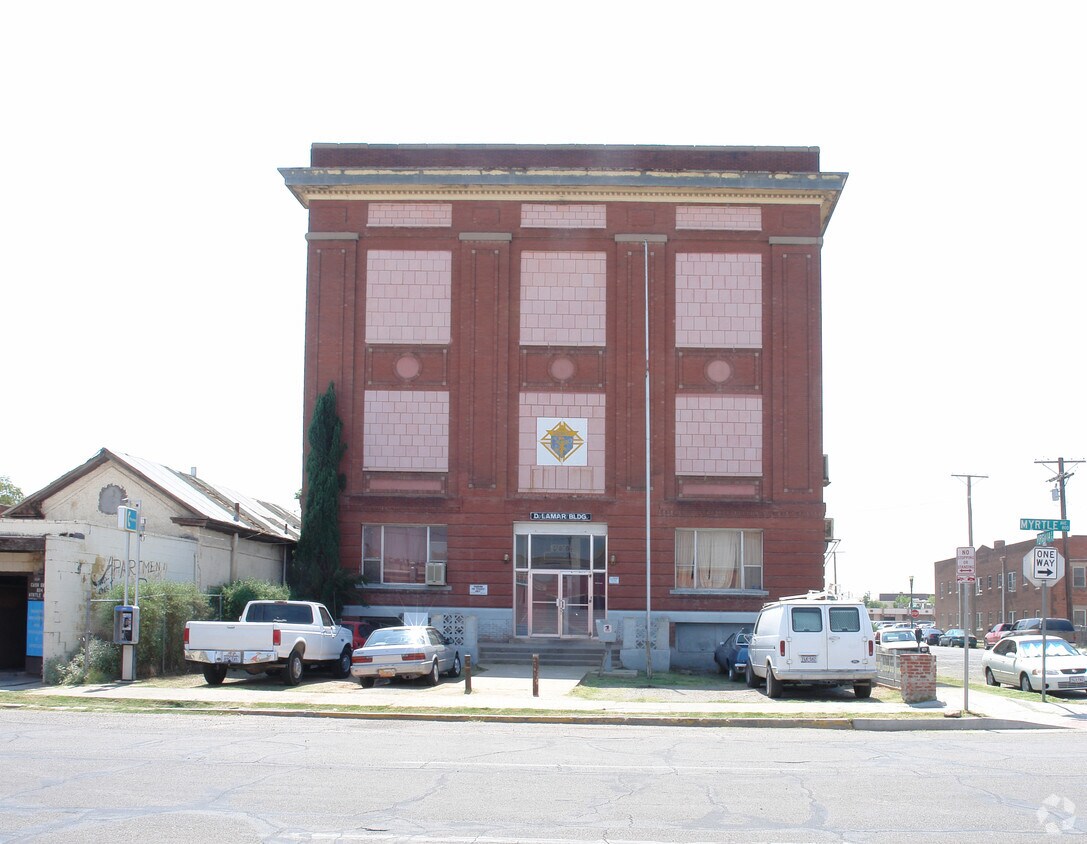 Building Photo - D Lamar Building
