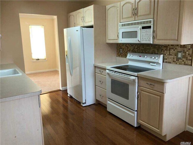 Building Photo - 103 Fairfield Dr N