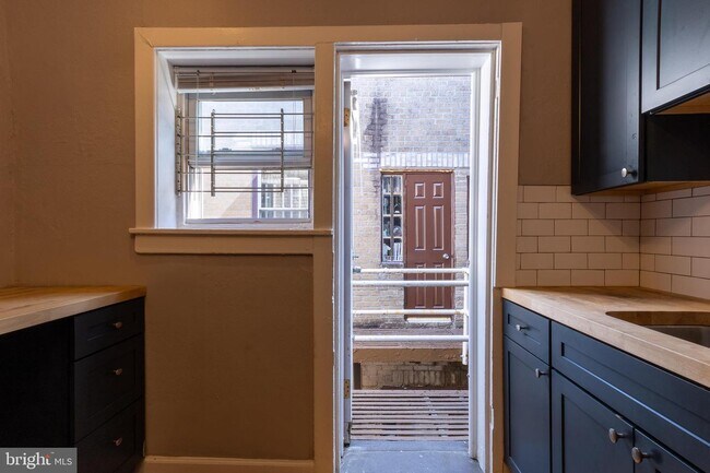 Building Photo - 338 Lombard St