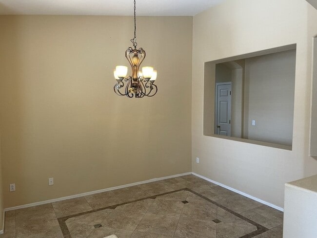 Foto del edificio - 8832 W Midway Ave