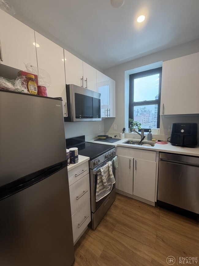 Building Photo - 16 Aberdeen St