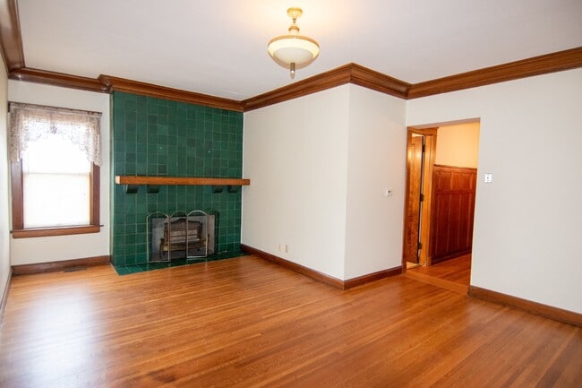 Building Photo - 2 Bedroom 1 Bath