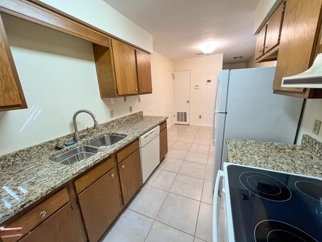 Building Photo - 2BR/1BA Flat in Marchwood - Available Nove...