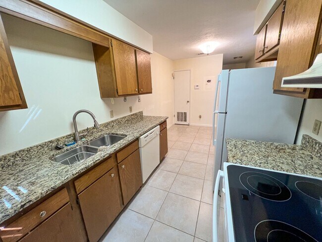 Foto del edificio - 2BR/1BA Flat in Marchwood - Available Nove...