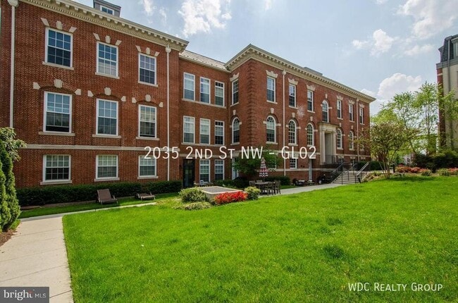 Building Photo - 2035 2nd St NW