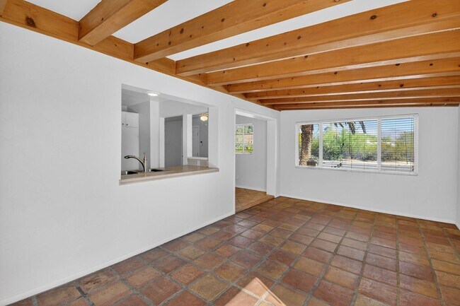 Foto del edificio - 2272 E Blacklidge Dr