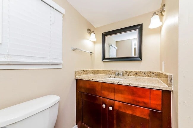 Building Photo - 6126 Nutmeg Ave