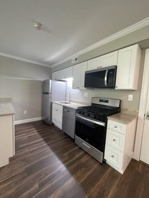 Building Photo - 879 Bernon St