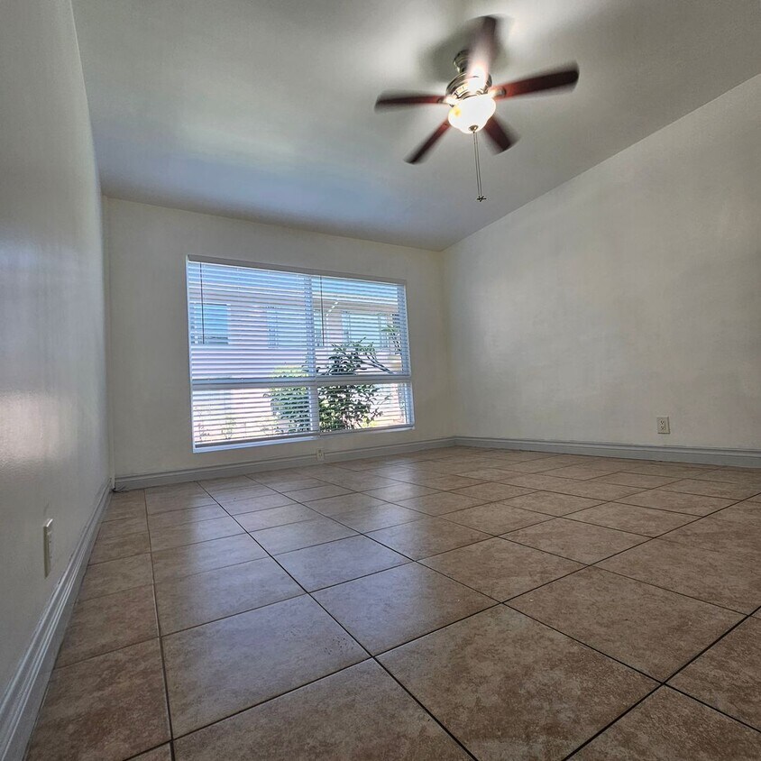 Foto del edificio - Beautiful Spacious 1 Bed/1 Bath Apartment ...