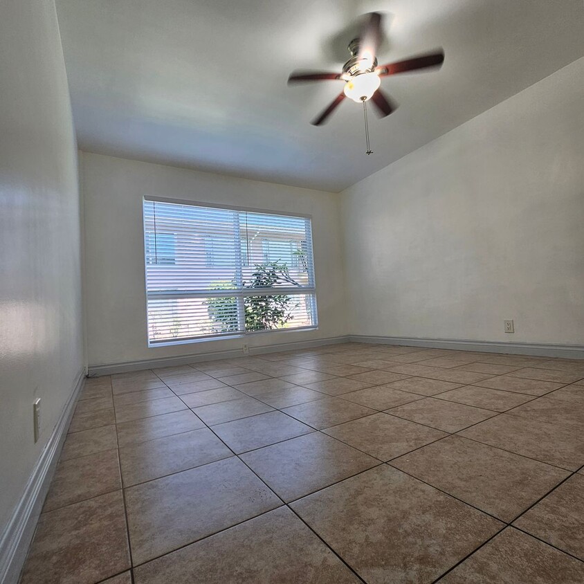 Building Photo - Beautiful Spacious 1 Bed/1 Bath Apartment ...