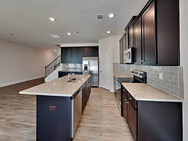 Building Photo - 123 Wayne Ln