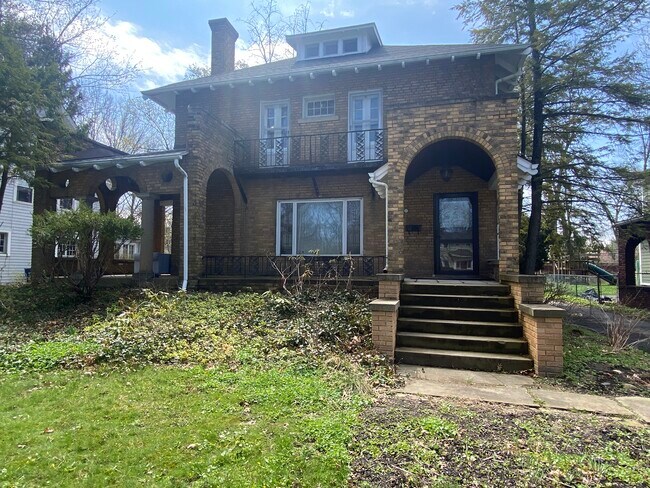 Building Photo - 2832 Scarborough Rd
