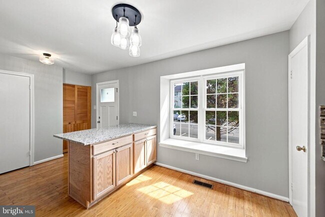 Foto del edificio - 8346 Stationhouse Ct