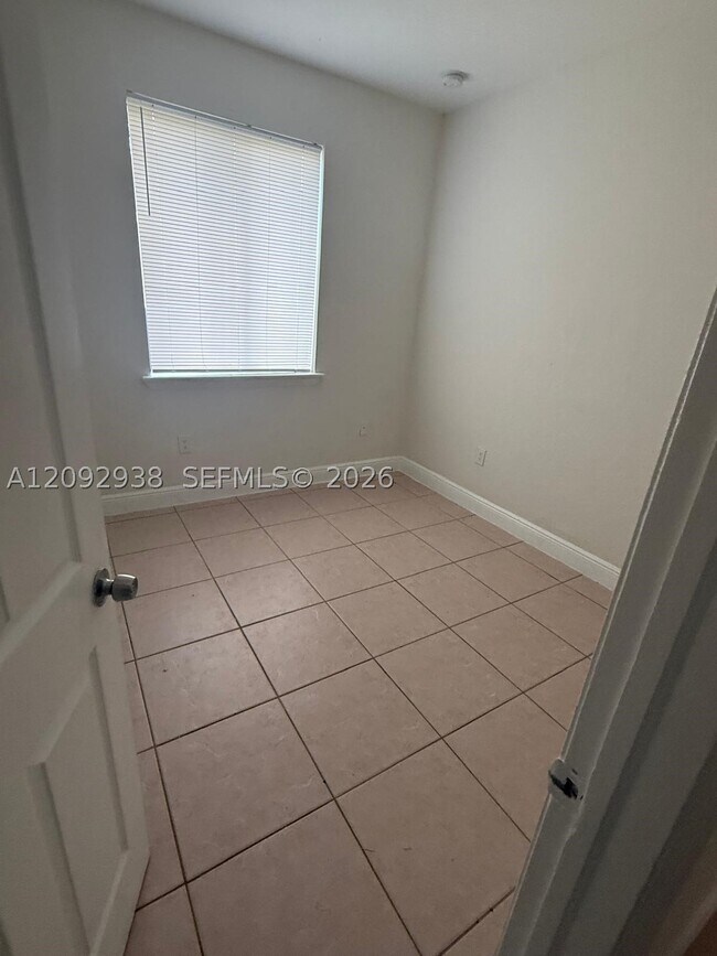 Foto del edificio - 372 SW 2nd St