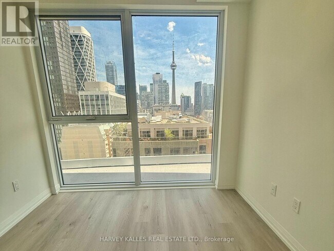Photo du bâtiment - 280-1280 Dundas St W