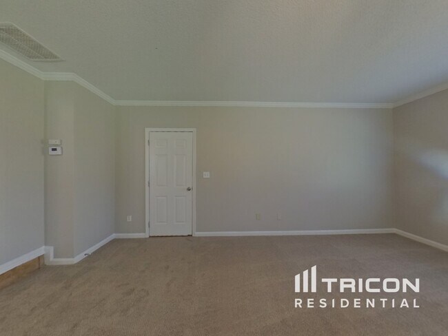 Foto del edificio - 439 Birchwood Dr
