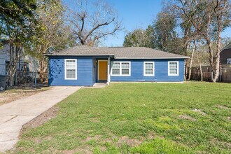 Building Photo - 5825 Southurst St